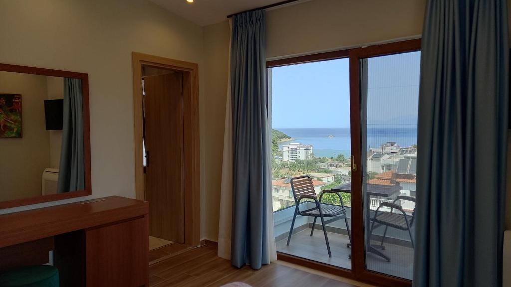 hotel ksamil Double Room with Balcony and Sea View